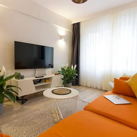 Apartment Fully Renovated 2br Flat In Prime Location At Moda *